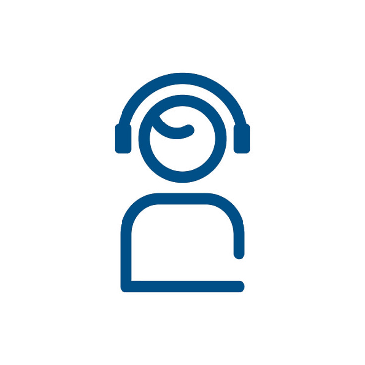 Icoon van een persoon met een hoofdtelefoon, frontaal weergegeven. Het heeft een eenvoudige blauwe omtrek op een witte achtergrond.